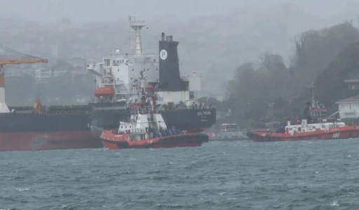 İstanbul Boğazı&rsquo;nda arıza yapan gemi kurtarıldı
