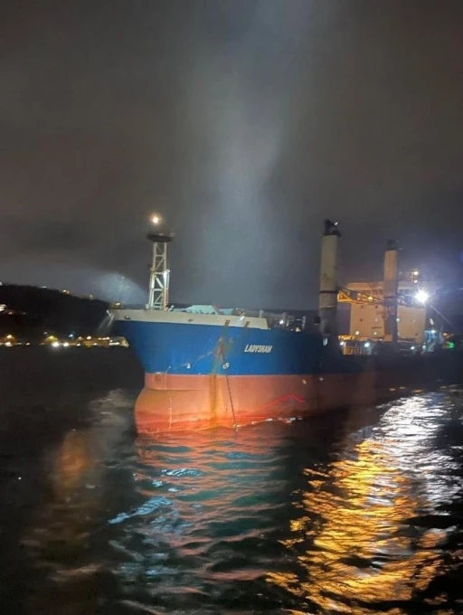 İstanbul Boğazı&rsquo;nda demiri dolanan kargo gemisi, B&uuml;y&uuml;kdere Liman&rsquo;ına demirlendi
