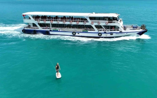 İstanbul Boğazı&rsquo;nın turkuaz sularında elektrikli s&ouml;rf
