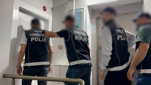İstanbul&rsquo;da 3 il&ccedil;ede uyuşturucu operasyonu: 45 skunk kilogram skunk ele ge&ccedil;irildi, 4 g&ouml;zaltı

