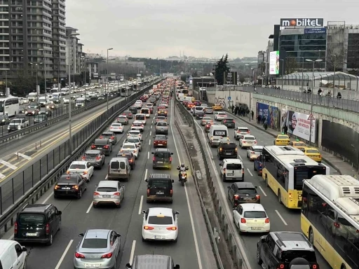 İstanbul&rsquo;da akaryakıt zammı trafiğe yansımadı
