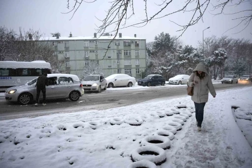 İstanbul&rsquo;da kar yağışı etkili oluyor
