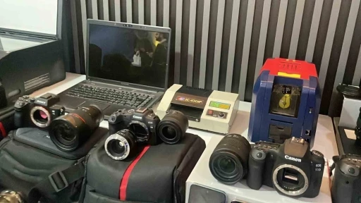 İstanbul&rsquo;da kargo dolandırıcılığı şebekesine operasyon: 3&rsquo;&uuml; kadın 10 ş&uuml;pheli ş&uuml;pheli adliyeye sevk edildi
