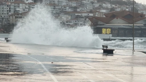 İstanbul&rsquo;da lodos etkili oluyor
