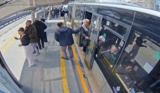 İstanbul’da metrobüste deprem anı: Araç beşik gibi sallandı
