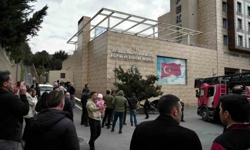 İstanbul&rsquo;da polisevinde yangın paniği

