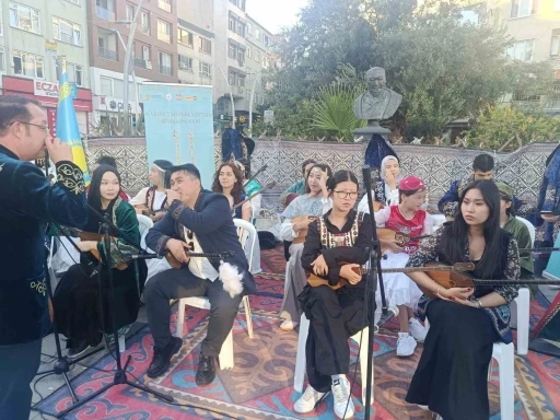 İstanbul&rsquo;da "Ulusal Dombra G&uuml;n&uuml;" etkinliği d&uuml;zenlendi

