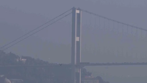 İstanbul&rsquo;da sis etkisini g&ouml;stermeye devam ediyor
