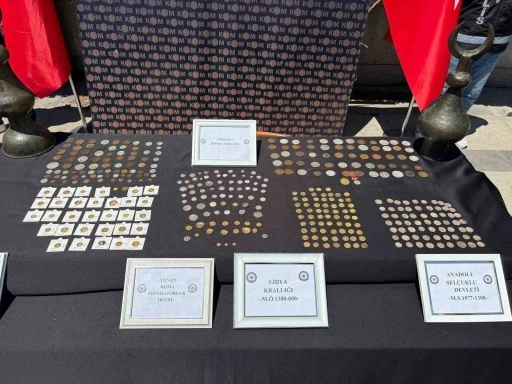 İstanbul’da tarihi eser operasyonu: Padişah fermanı ele geçirildi
