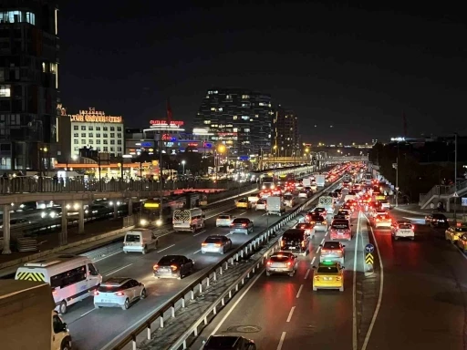 İstanbul’da trafik yoğunluğu yüzde 83’e ulaştı
