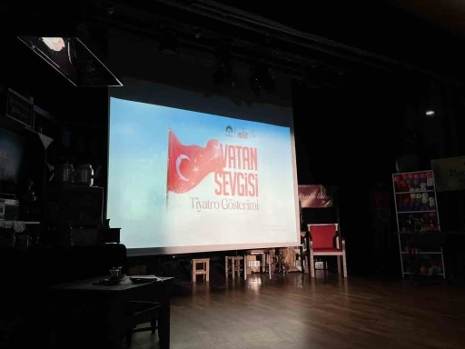 İstanbul’da TÜRGEV’in &quot;Vatan Sevgisi&quot; tiyatro oyunu izleyiciyle buluştu
