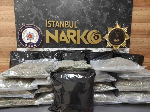 İstanbul&rsquo;da uyuşturucu operasyonu: 22 kilo 450 gram skunk ele ge&ccedil;irildi
