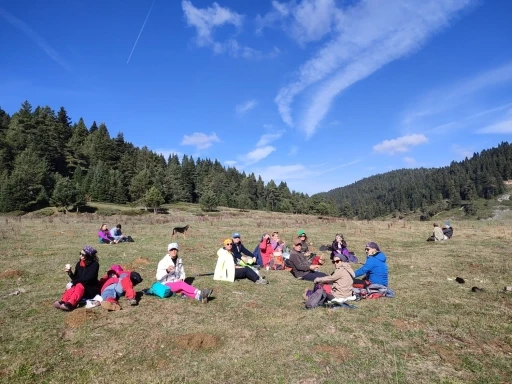 İstanbul’dan gelip Camiliyayla köyünde doğa yürüyüşü yaptılar
