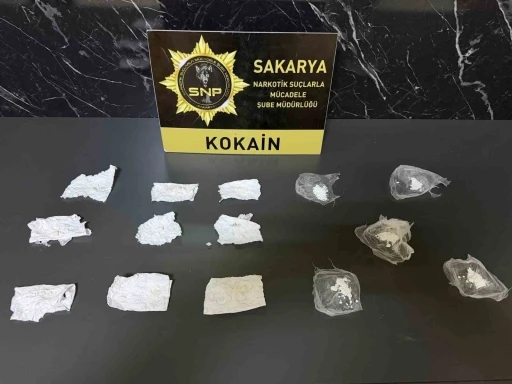 İstanbul&rsquo;dan Sakarya&rsquo;ya kokain getiren şahıs gişelerde yakalandı
