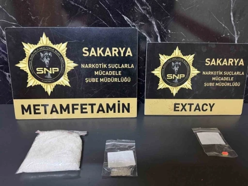 İstanbul&rsquo;dan Sakarya&rsquo;ya uyuşturucu getiren 3 ş&uuml;pheli tutuklandı