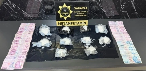 İstanbul&rsquo;dan yola &ccedil;ıktı, gişelerde yakayı ele verdi: 1 kilo metamfetamin ele ge&ccedil;irildi
