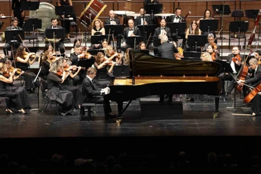 İstanbul Devlet Senfoni Orkestrası DenizBank Konserleri sanat sezonunu açtı
