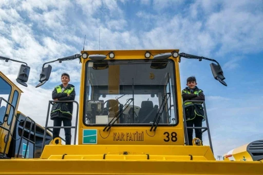 İstanbul Havalimanı&rsquo;nda pistteki kar miktarı &lsquo;anlık&rsquo; takip ediliyor
