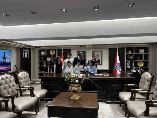 İstanbul İl Emniyet M&uuml;d&uuml;r&uuml; Yıldız, koltuğunu şehit &ccedil;ocuğuna devretti
