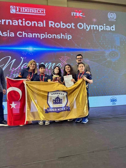 İstanbul Lider Koleji &ouml;ğrencileri 3 kategoride 3 &ouml;d&uuml;lle Roma&rsquo;da
