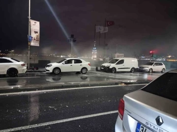 İstanbul’u fırtına vurdu: Üsküdar sahilde dev dalgalar oluştu
