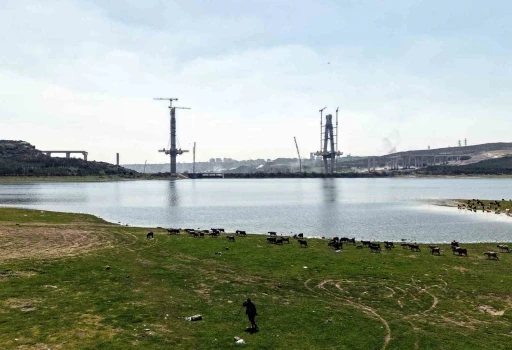 İstanbul&rsquo;un yeni y&uuml;z&uuml;; k&ouml;pr&uuml; y&uuml;kselirken ke&ccedil;iler merada
