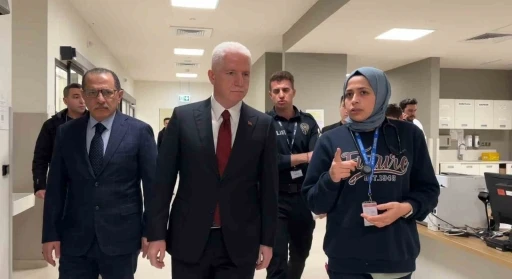 İstanbul Valisi G&uuml;l, Esenyurt&rsquo;taki kazada yaralanan vatandaşları ziyaret etti
