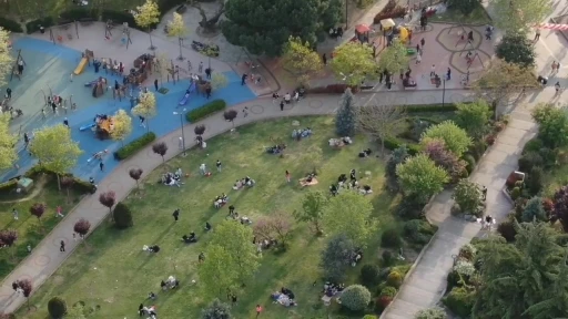 İstanbullular deprem sonrası parklara akın etti
