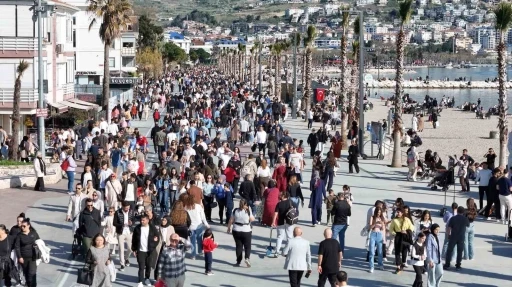 İstanbullular, Ramazan Bayramı’nda Büyükçekmece sahillerine akın etti
