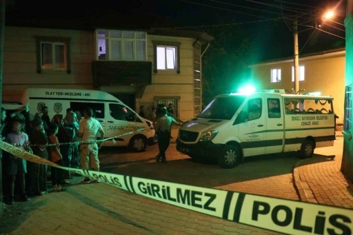 İşten dönen kadın evde iki kişinin cesediyle karşılaştı
