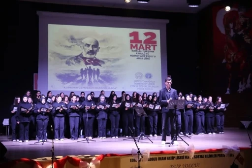 İstiklal Marşı&rsquo;nın Kabul&uuml; ve Mehmet Akif Ersoy&rsquo;u Anma Programı Edremit&rsquo;te ger&ccedil;ekleştirildi
