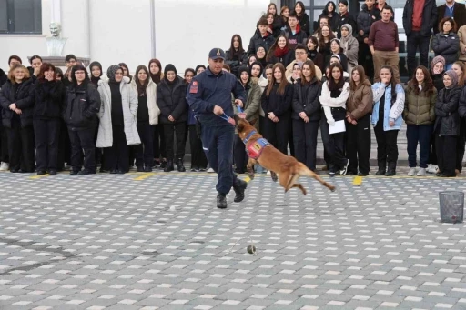 İtaat k&ouml;peği Nefes&rsquo;ten &ouml;ğrencilere nefes kesen g&ouml;steri
