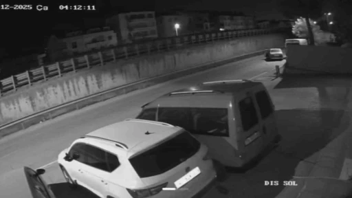 İterek &ccedil;aldıkları otomobile "kontak" ararken yakalandılar
