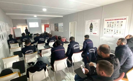İtfaiye personeline &quot;asansörde kurtarma&quot; eğitimi
