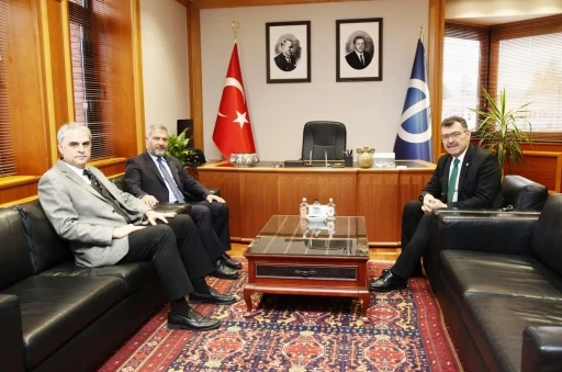 İT&Uuml; Rekt&ouml;r&uuml; Mandal&rsquo;dan Rekt&ouml;r Adıg&uuml;zel&rsquo;e ziyaret
