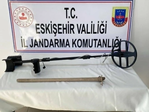 İzinsiz kazı yapan ş&uuml;pheli jandarma tarafından yakalandı
