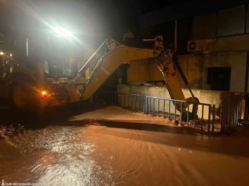 İzmir, 6 g&uuml;ndeki yağışla şubat ayı ortalamasını aştı
