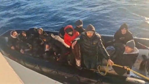 İzmir a&ccedil;ıklarında 28 d&uuml;zensiz g&ouml;&ccedil;men yakalandı, 39 g&ouml;&ccedil;men kurtarıldı
