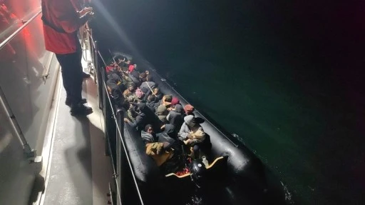 İzmir a&ccedil;ıklarında 37 d&uuml;zensiz g&ouml;&ccedil;men yakalandı