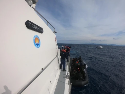 İzmir açıklarında 41 düzensiz göçmen yakalandı
