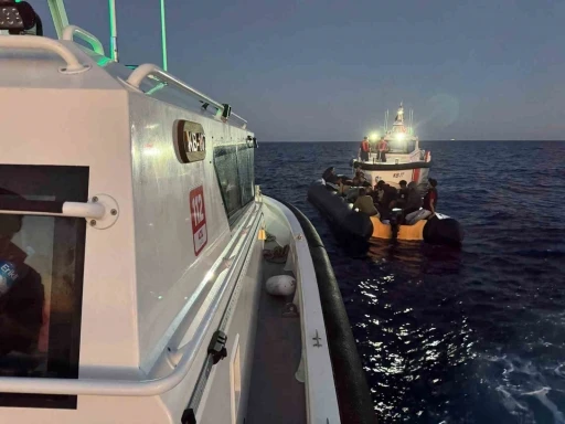 İzmir açıklarında 89 göçmen yakalandı
