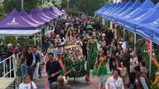 İzmir &ccedil;i&ccedil;ek gibi a&ccedil;acak
