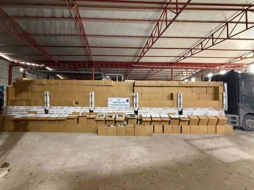 İzmir&rsquo;de 12 milyon 720 bin ka&ccedil;ak makaron ele ge&ccedil;irildi
