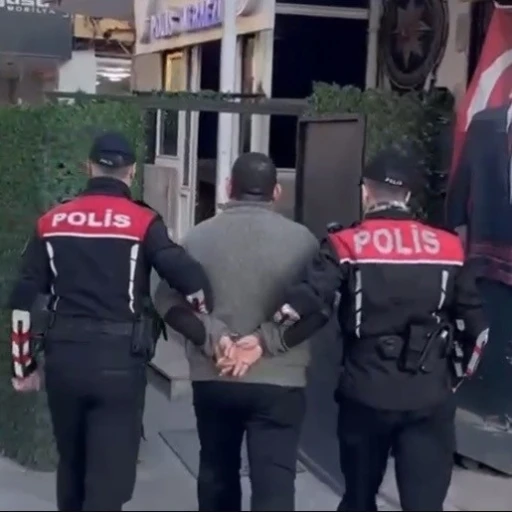İzmir&rsquo;de 131 aranan ş&uuml;pheli yakalandı
