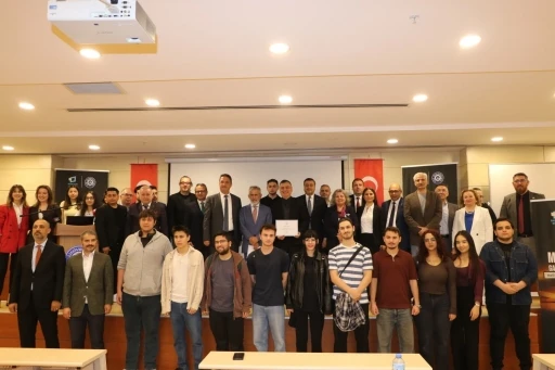 İzmir&rsquo;de 15 Temmuz manşetleri bir kez daha atıldı
