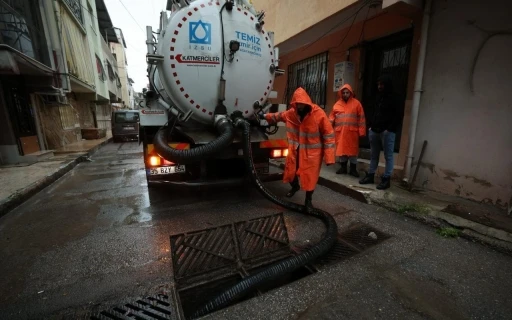 İzmir&rsquo;de 187 su baskını ihbarına m&uuml;dahale edildi
