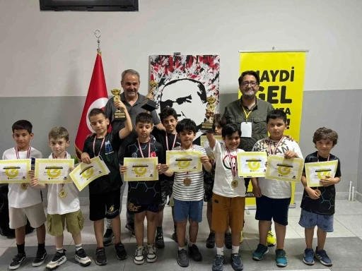İzmir’de, 19 Mayıs satranç turnuvasına 110 sporcu katıldı
