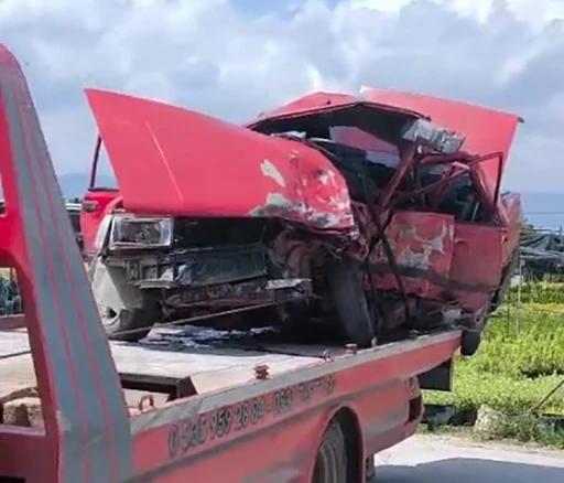İzmir&rsquo;de 2 kişinin &ouml;ld&uuml;ğ&uuml; zincirleme kazanın firari s&uuml;r&uuml;c&uuml;s&uuml; tutuklandı
