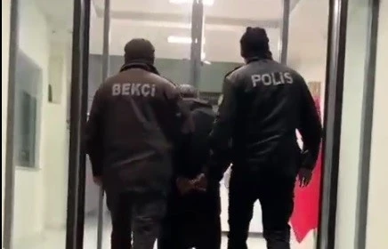 İzmir&rsquo;de 23 yıl hapis cezası bulunan firari yakalandı
