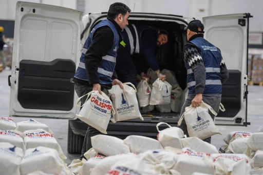 İzmir&rsquo;de 24 bin haneye kahvaltı paketi dağıtımı başladı
